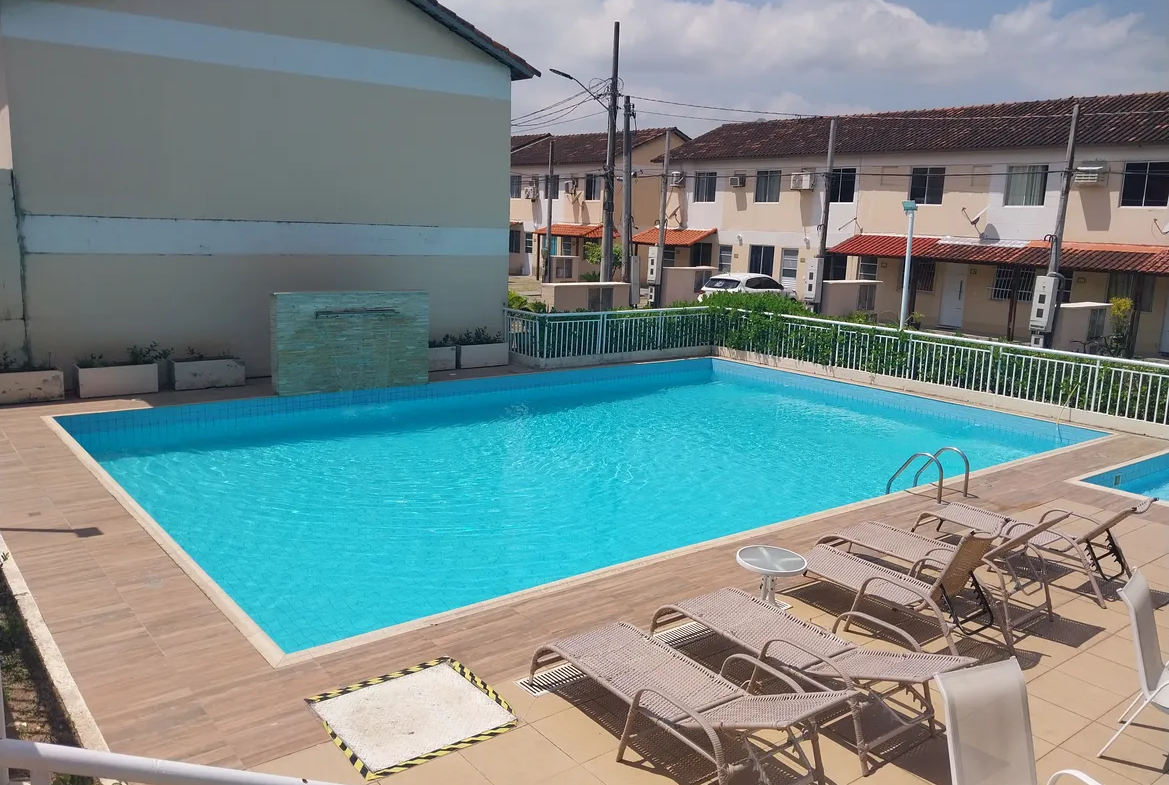 Casa Duplex 2 Quartos em Condomínio em Guaratiba