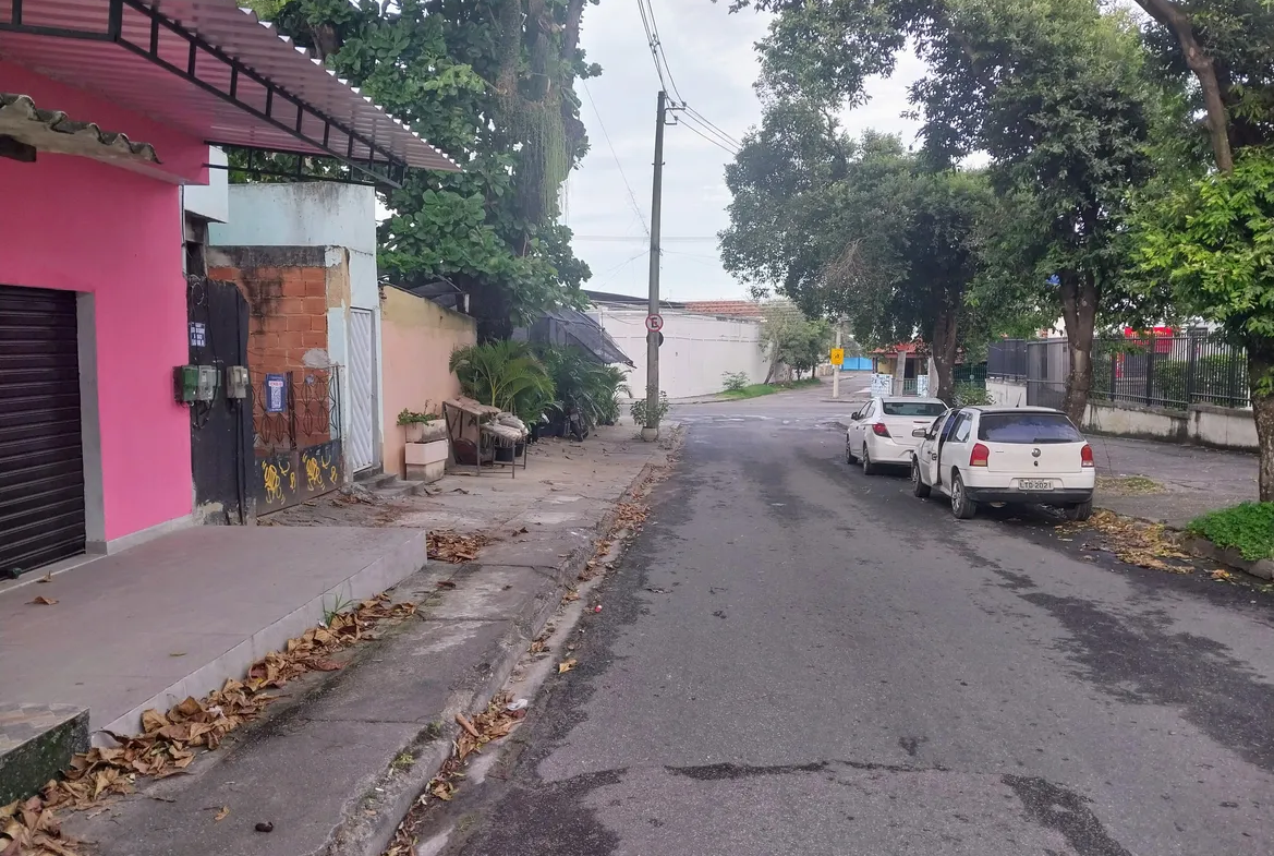 2 Casas 280m² com 4 quartos ótima localização na Estrada do Cabuçu