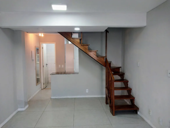 Casa dúplex com 2 quartos e sacada em Campo Grande