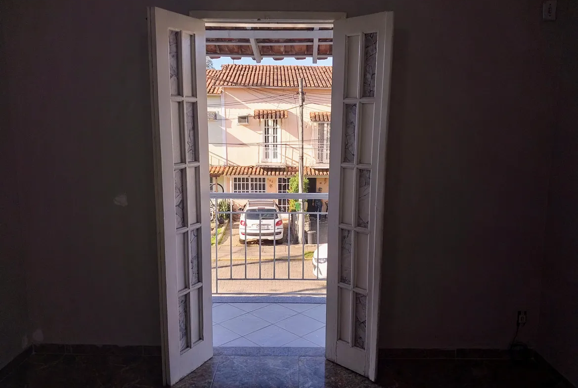 Casa dúplex com 2 quartos e sacada em Campo Grande